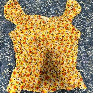 Floral puff sleeve top!!